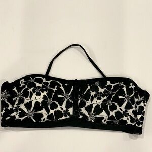 Black and White Floral bikini  Top size L NWT